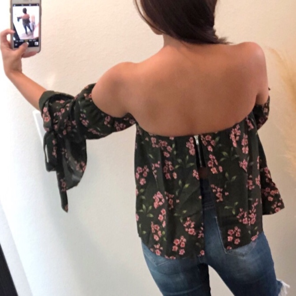 Off shoulder - Picture 3 of 3